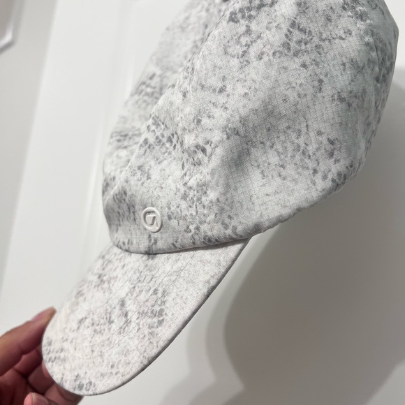 GAP Light Gray Textured Cap - Picture 3 of 6